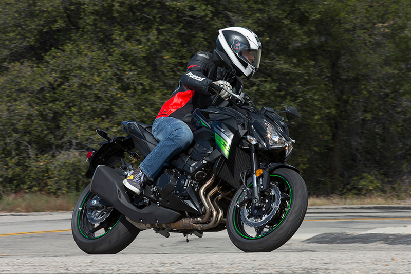 Illustration for article titled Ride Review: The 2015 Kawasaki Z800 Is A Sportbike Wasting Time Trying To Be Comfortable